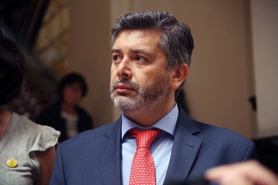 ¿Otra del Juez Urrutia?: un padre denunció que fue separado de su hijo luego que el juez fallara a favor de cliente de una abogada que es su amiga.