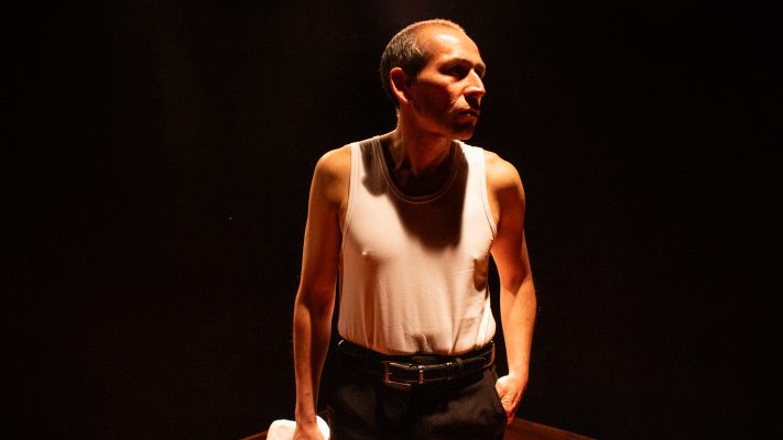 Calvario: «La obra revive una funa, una noticia mediática, y lo hace a través de la humanización de un hombre que ha sido públicamente cancelado.”