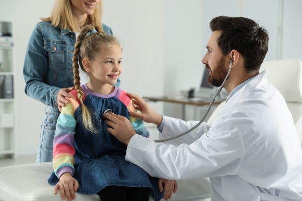 Contraloría General de la República confirma que Oficinas Locales de la Niñez pueden acceder a fichas clínicas cuando sea indispensable para proteger a niños, niñas y adolescentes .