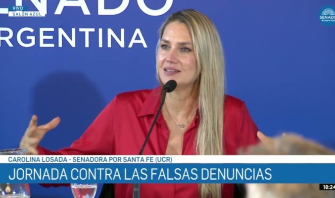 Davia: comunicado en apoyo a la Senadora Carolina Losada.